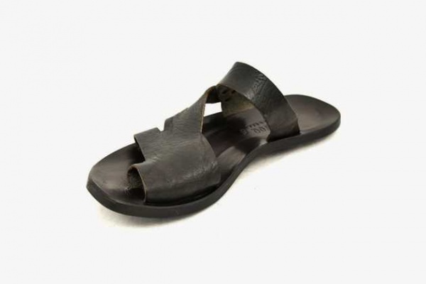  Vegetable-Tanned Leather Sandals From California&rsquo;s Cydwoq